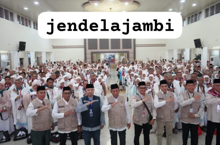Wakil Gubernur Jambi H. Abdullah Sani Berpesan Agar Jamaah Jaga Kesabaran dan Keikhlasan Saat Lepas 443 JCH Kloter BTH 21